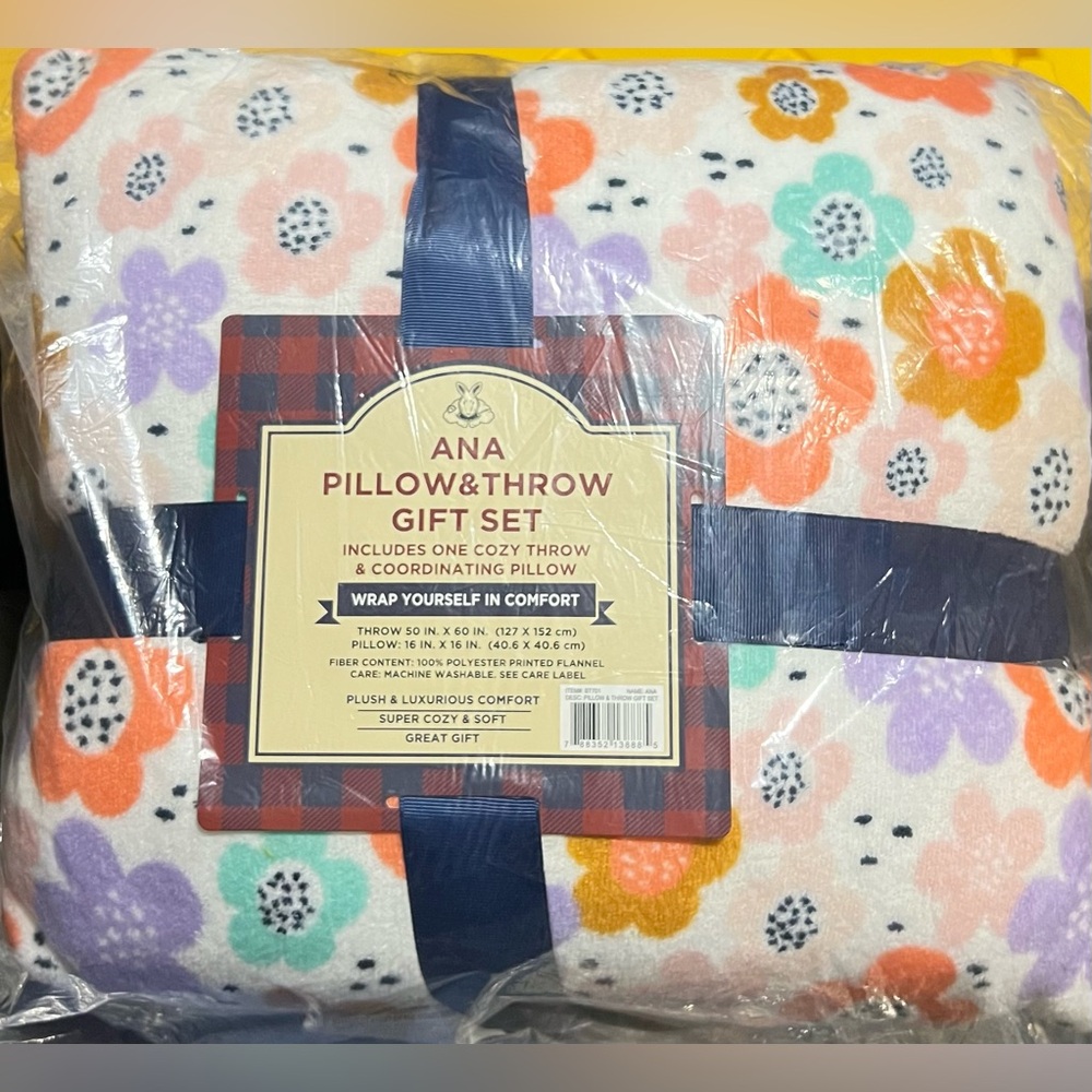 a.n.a Multicolor Pillow & Throw Gift Set